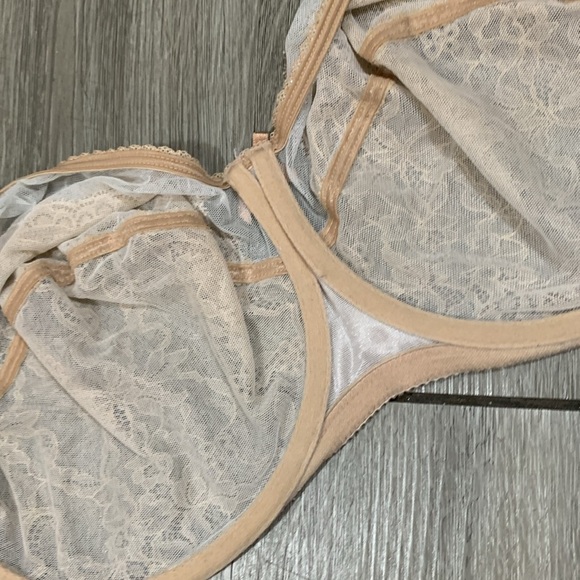 WACOAL Retro Chic Semi-sheer Chantilly Lace & Stretch Mesh Bra size 38G - Picture 10 of 10